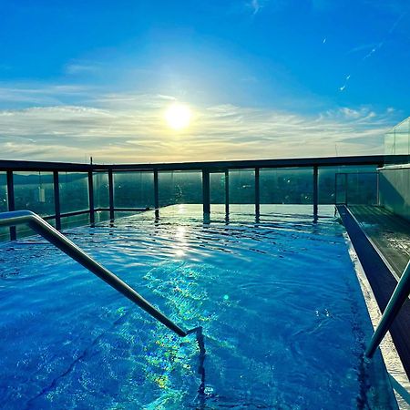 Vienna Sky Apartment I Rooftop Pool I Netflix エクステリア 写真