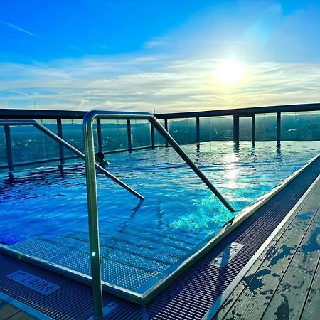 Vienna Sky Apartment I Rooftop Pool I Netflix エクステリア 写真