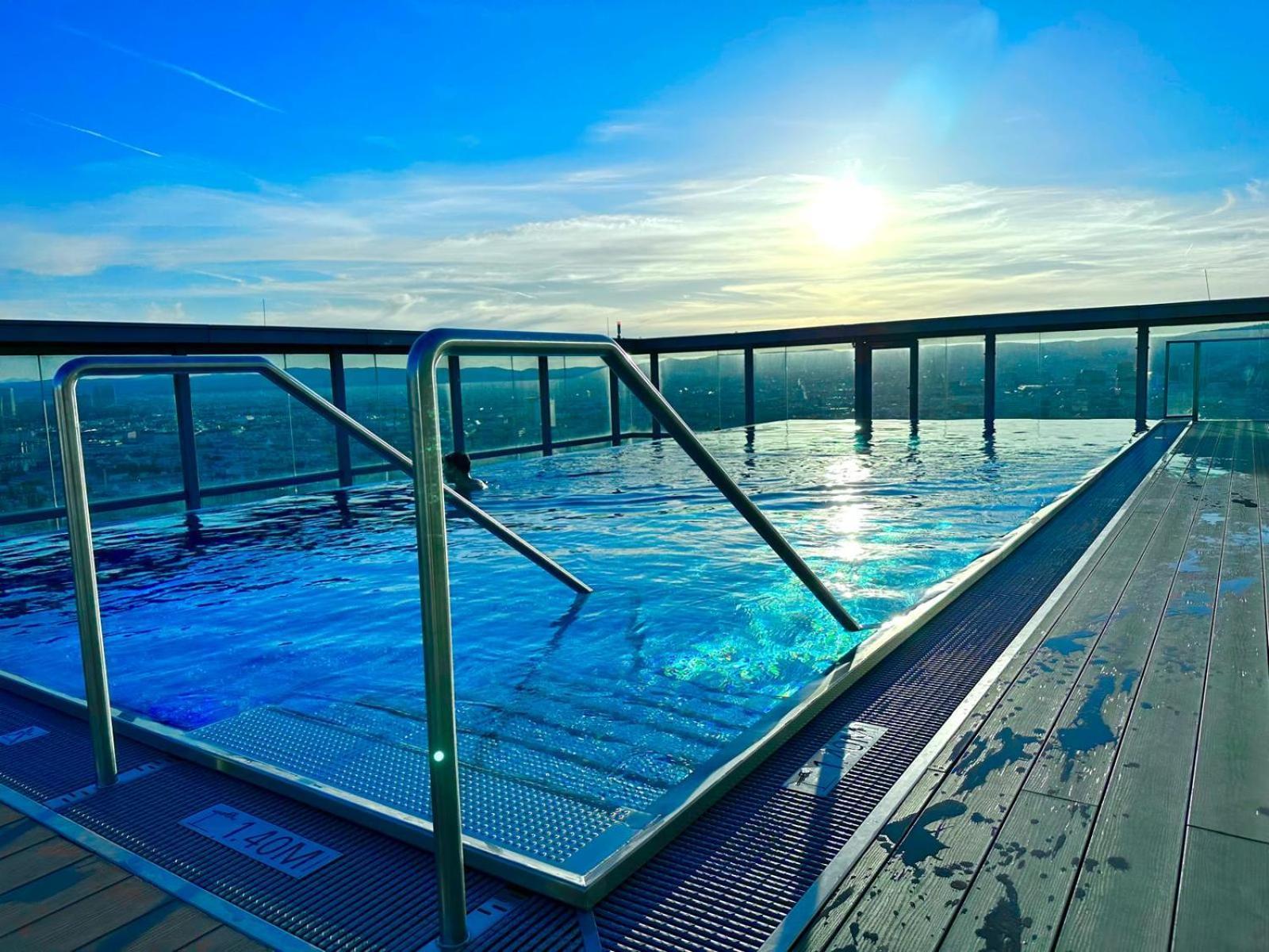 Vienna Sky Apartment I Rooftop Pool I Netflix エクステリア 写真